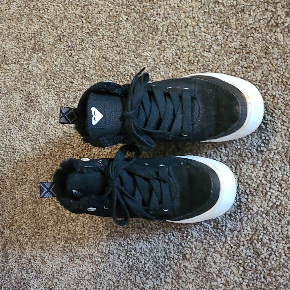 black Roxy shoes size 9